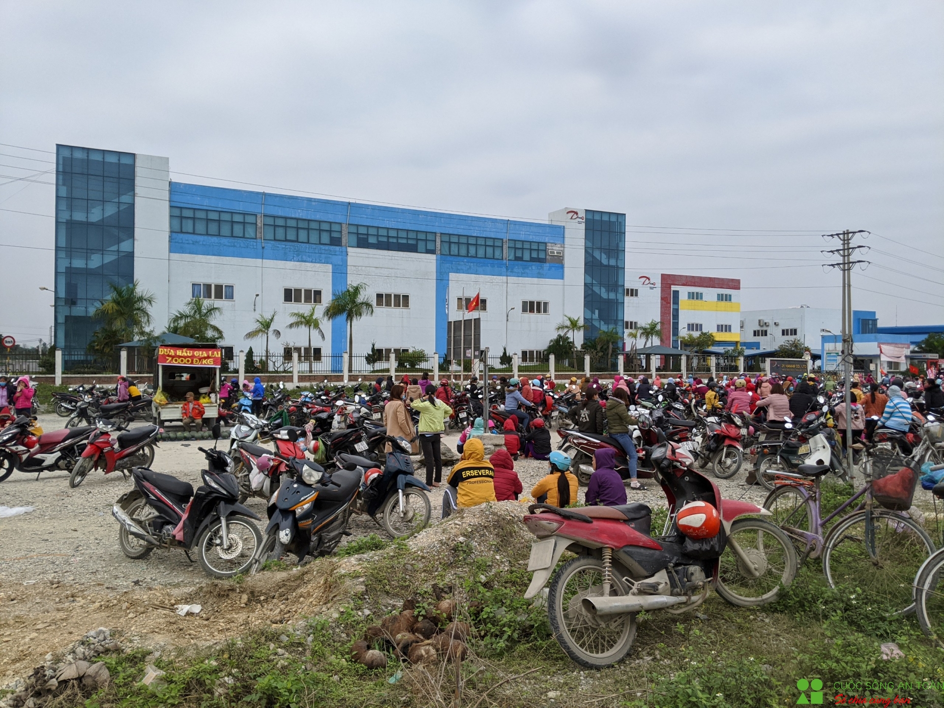 Công nhân Công ty TNHH JY Hà Nam đã trở lại làm việc bình thường cong nhan cong ty tnhh jy ha nam tro lai lam viec binh thuong