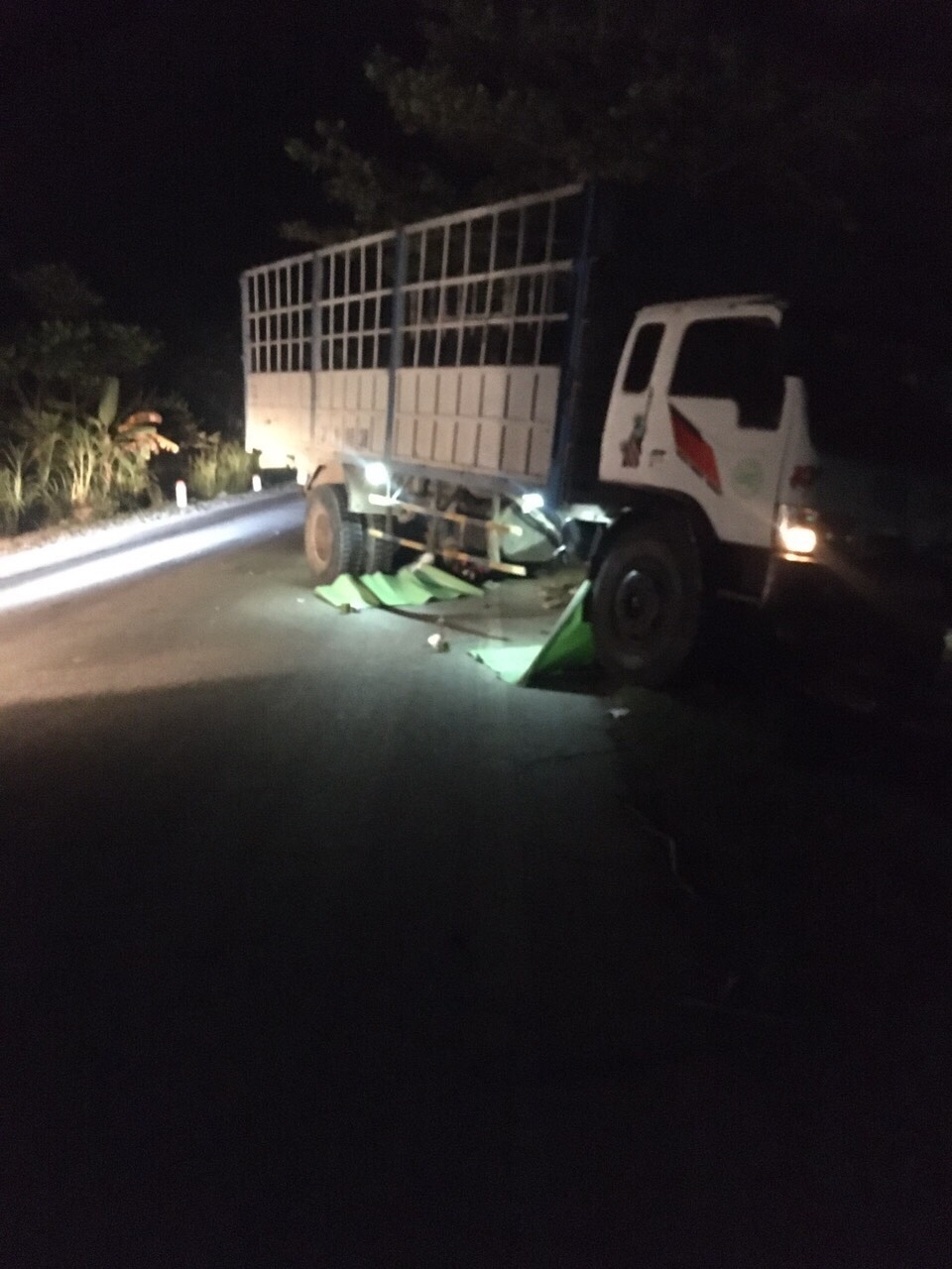 Tình tiết mới vụ xe tải va chạm với hai xe máy 3 người tử vong tinh tiet moi vu xe tai va cham voi hai xe may 3 nguoi tu vong