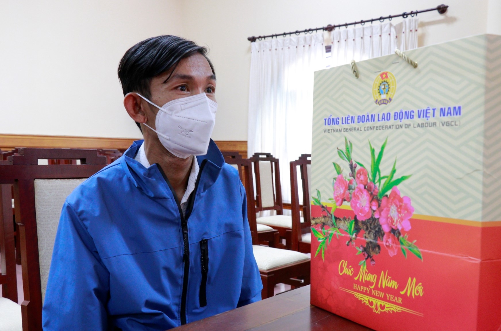 Phó Thủ tướng Vũ Đức Đam thăm hỏi và trao quà Tết cho hộ nghèo, CNLĐ gặp khó khăn