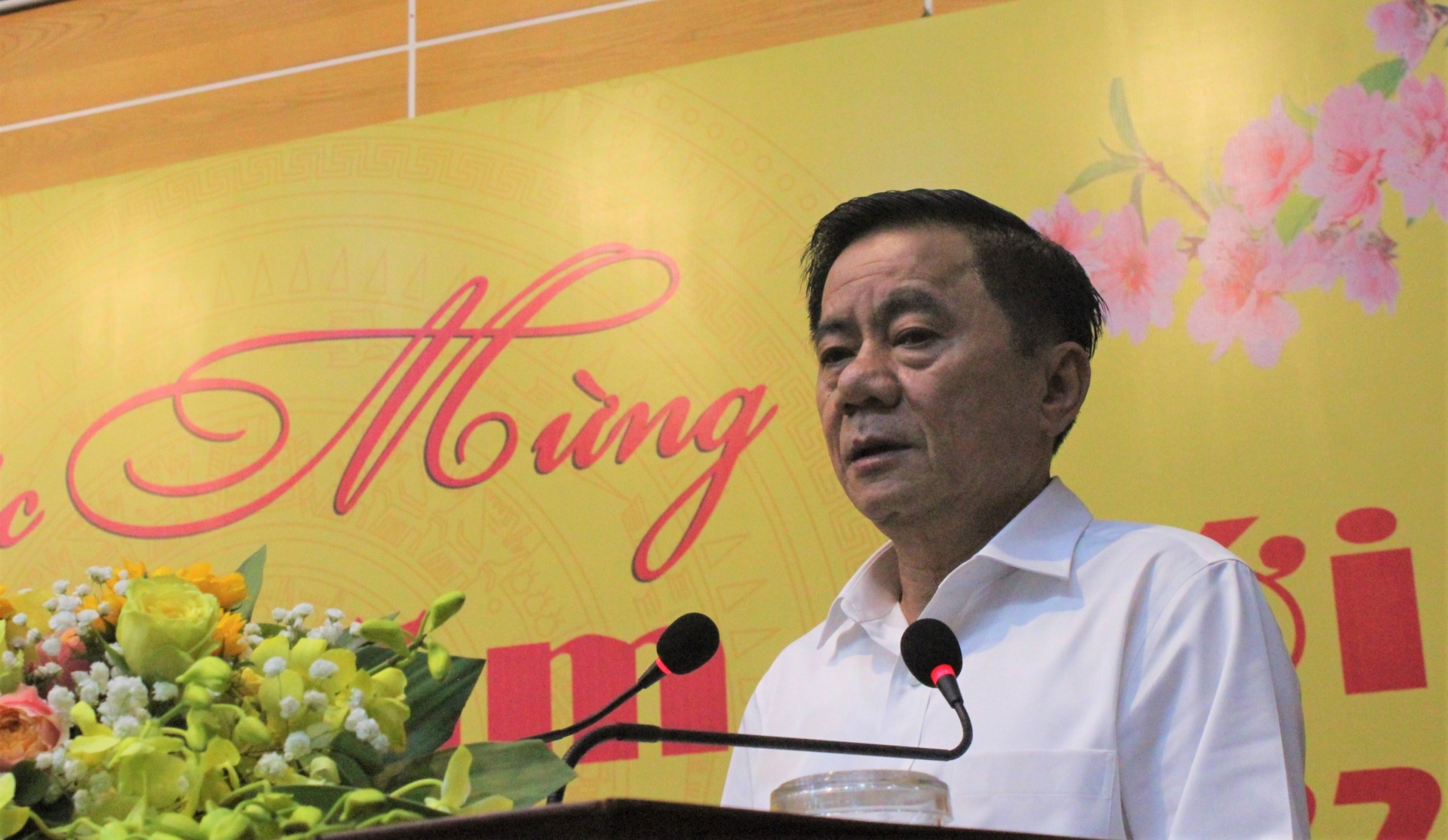 Chủ nhiệm Ủy ban Kiểm tra Trung ương tặng quà cho người lao động, hộ nghèo ở Quảng Bình