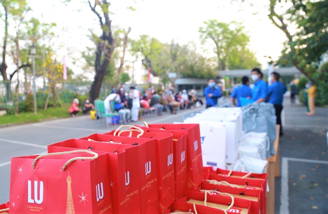 Những “Chuyến xe yêu thương” đưa bệnh nhân nghèo về quê đón Tết