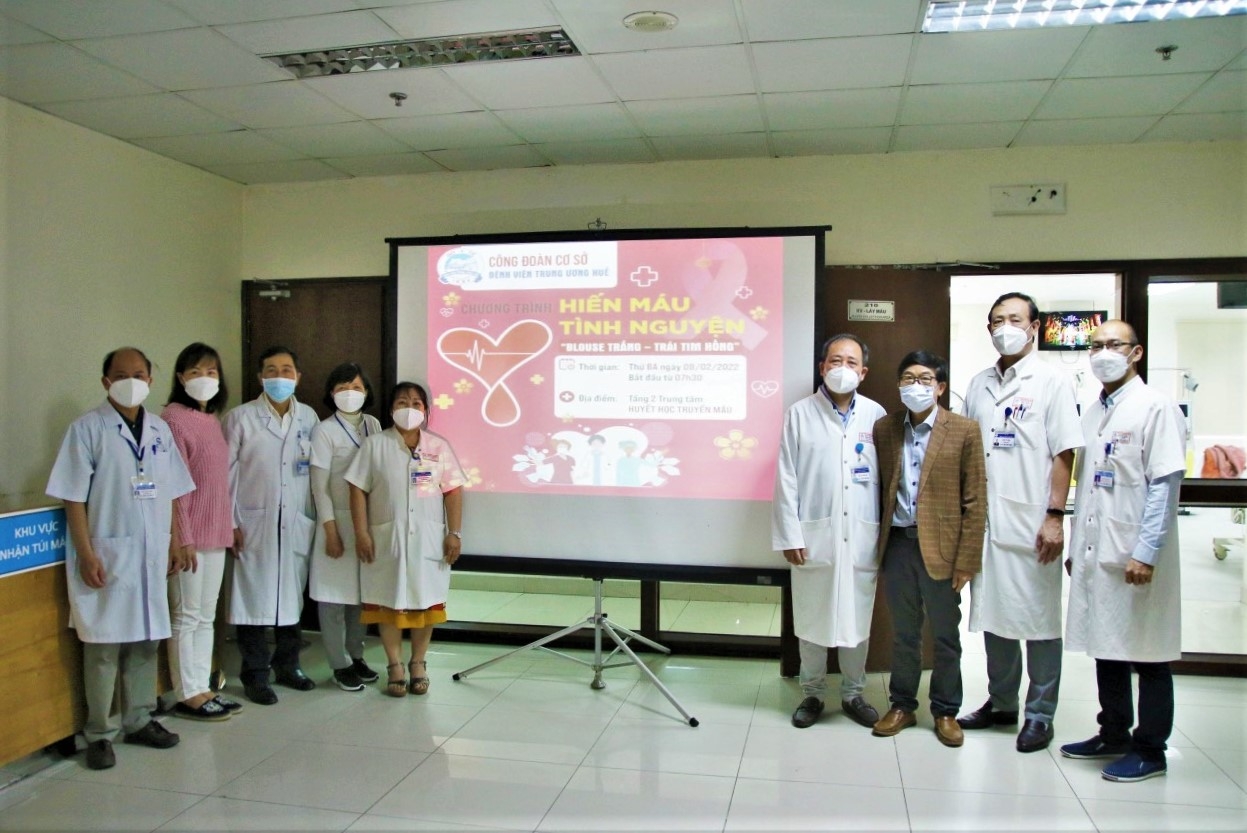 Hàng trăm đoàn viên Bệnh viện Trung ương Huế tham gia hiến máu đầu năm mới