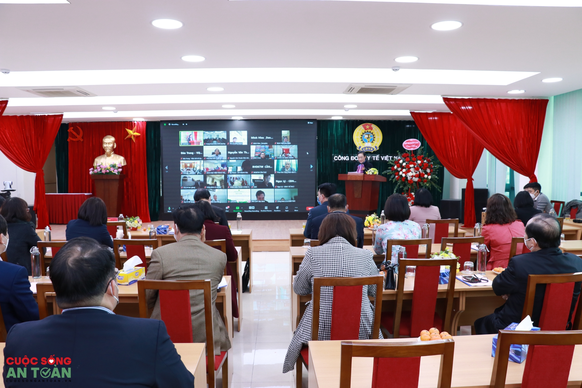 Các cấp Công đoàn Y tế: Hậu phương vững chắc cho đoàn viên tuyến đầu chống dịch Các cấp Công đoàn Y tế: Hậu phương vững chắc cho đoàn viên tuyến đầu chống dịch