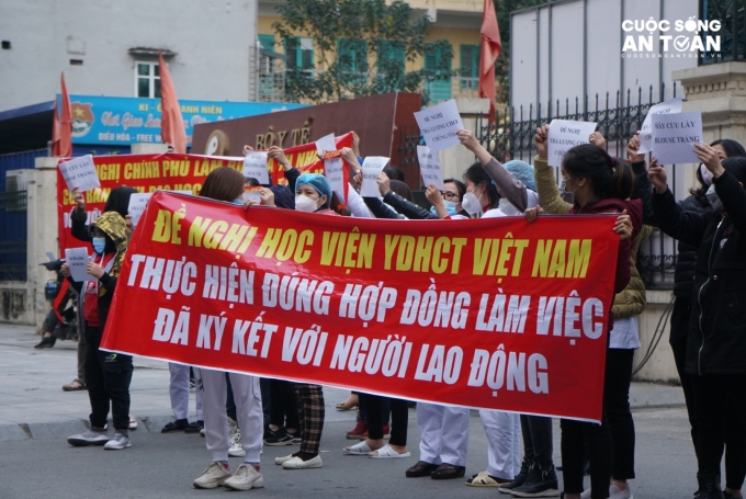 Nỗi lo “mất Tết” của nữ dược sĩ bị bệnh viện nợ lương