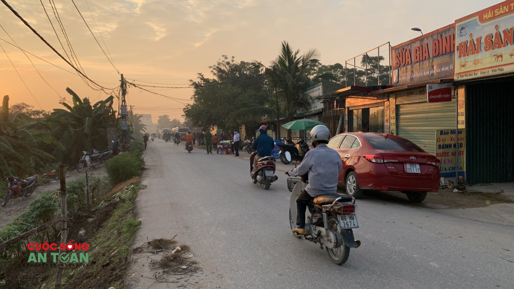 Doanh nghiệp gặp khó, không thể đón 1.200 công nhân từ Vĩnh Phúc đi làm trở lại Doanh nghiệp gặp khó, không thể đón 1.200 công nhân từ Vĩnh Phúc đi làm trở lại