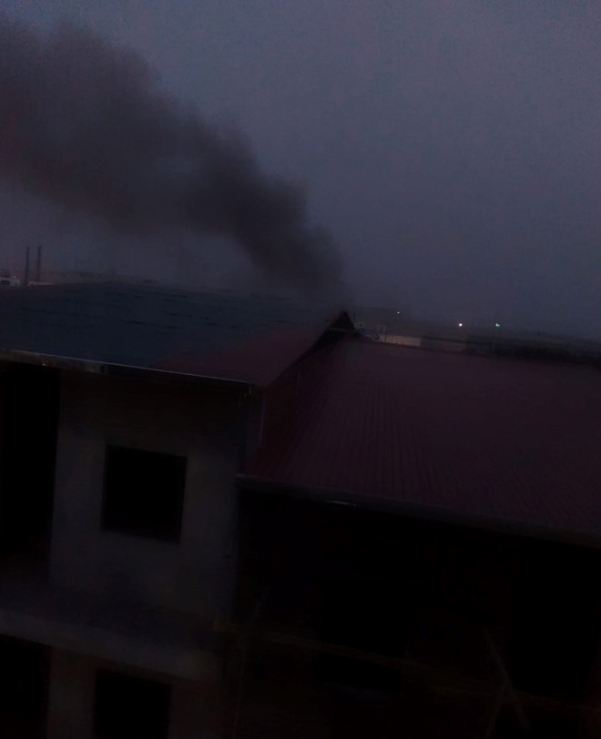 Bắc Giang: Cháy lớn tại công ty chuyên sản xuất sàn nhựa, khói đen khói đen cuồn cuộn cao ngút trời Bắc Giang: Cháy lớn tại công ty chuyên sản xuất sàn nhựa, khói đen khói đen cuồn cuộn cao ngút trời