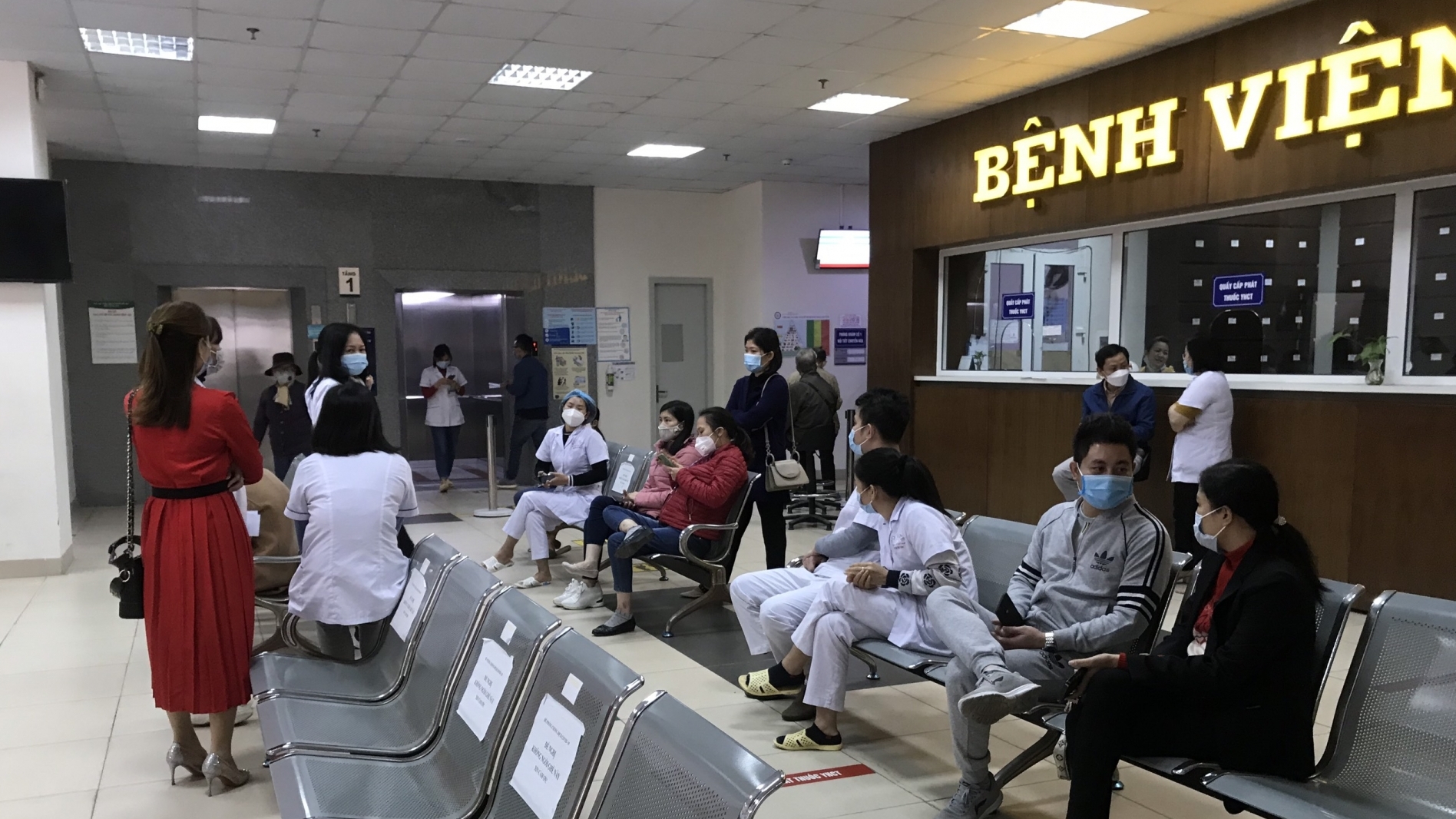 Vụ Bệnh viện Tuệ Tĩnh nợ lương: NLĐ vẫn chỉ được nhận 50% lương của tháng 11