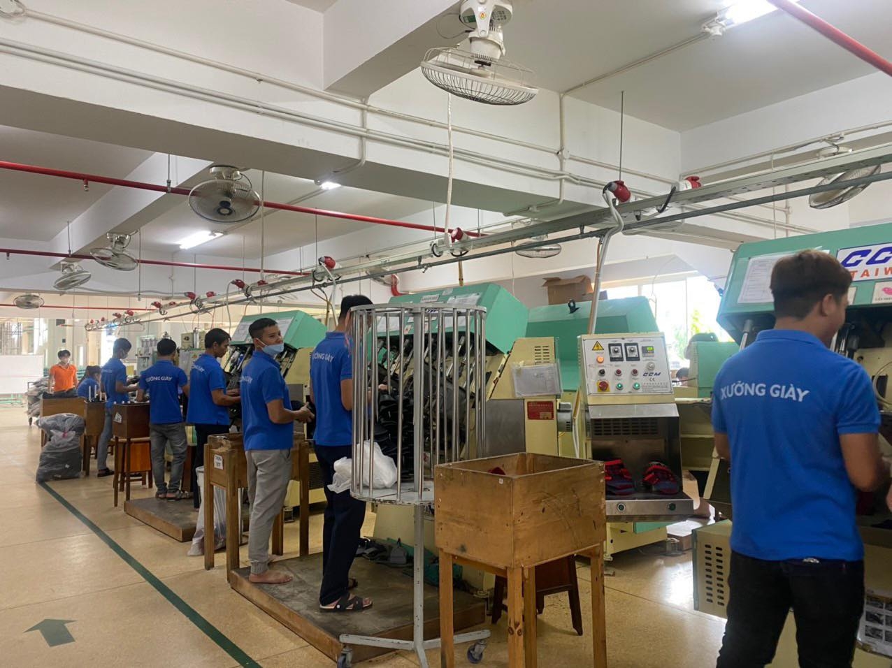 F0, F1 có thể đi làm: Doanh nghiệp, người lao động nói gì? Nhiều doanh nghiệp và người lao động cho rằng đề xuất cho người F0, F1 có thể đi làm cần được cân nhắc, không áp dụng đại trà