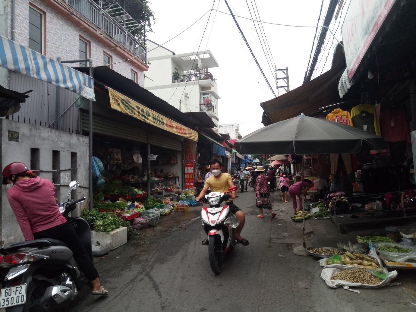 Vật giá leo thang, nhiều công nhân muốn bỏ phố về quê Đồng lương ít ỏi, công nhân chật vật vì giá cả thực phẩm tăng cao. ảnh: Sỹ Bắc