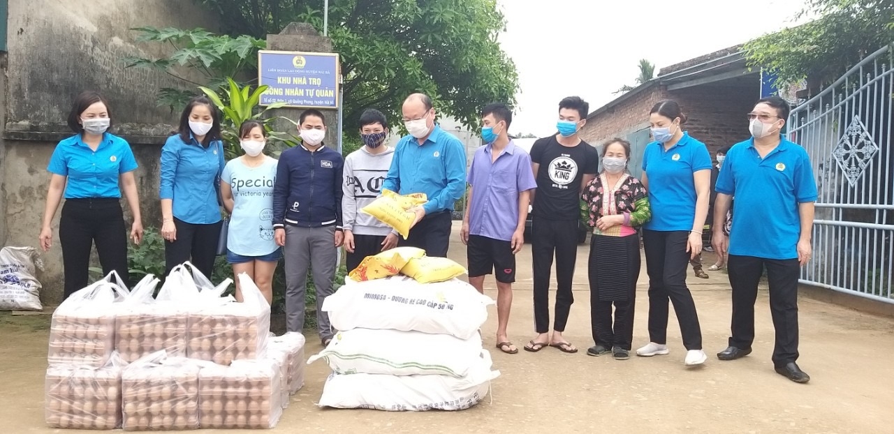 LĐLĐ tỉnh Quảng Ninh chung tay chia sẻ khó khăn cùng người nông dân