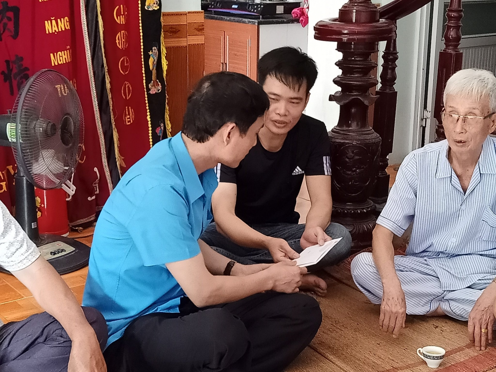 "Bố con tôi rất biết ơn Liên đoàn Lao động tỉnh Hải Dương" bo con toi rat biet on lien doan lao dong tinh hai duong