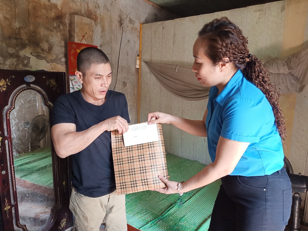 "Bố con tôi rất biết ơn Liên đoàn Lao động tỉnh Hải Dương" bo con toi rat biet on lien doan lao dong tinh hai duong