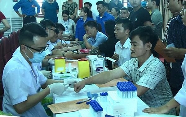 Công nhân viên chức lao động huyện Thanh Hà (Hải Dương) nô nức đi hiến máu nhân đạo cong nhan vien chuc lao dong huyen thanh ha hai duong no nuc di hien mau nhan dao