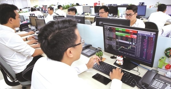 Nhiệt tỏa từ tin gói tín dụng 120.000 tỷ, thanh khoản HOSE phục hồi