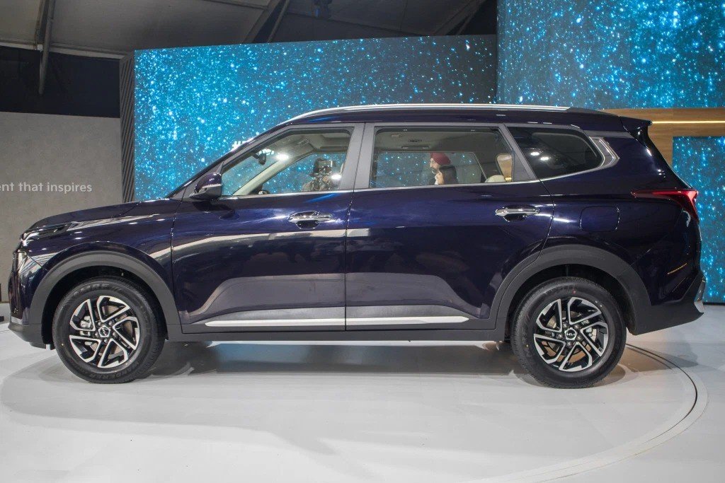 Ảnh thực tế Kia Carens 2022 vừa được ra mắt Ảnh thực tế Kia Carens 2022 vừa được ra mắt