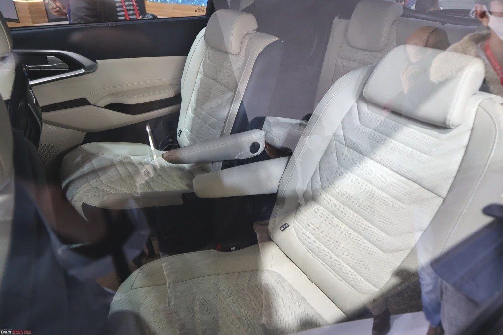 Ảnh thực tế Kia Carens 2022 vừa được ra mắt Ảnh thực tế Kia Carens 2022 vừa được ra mắt