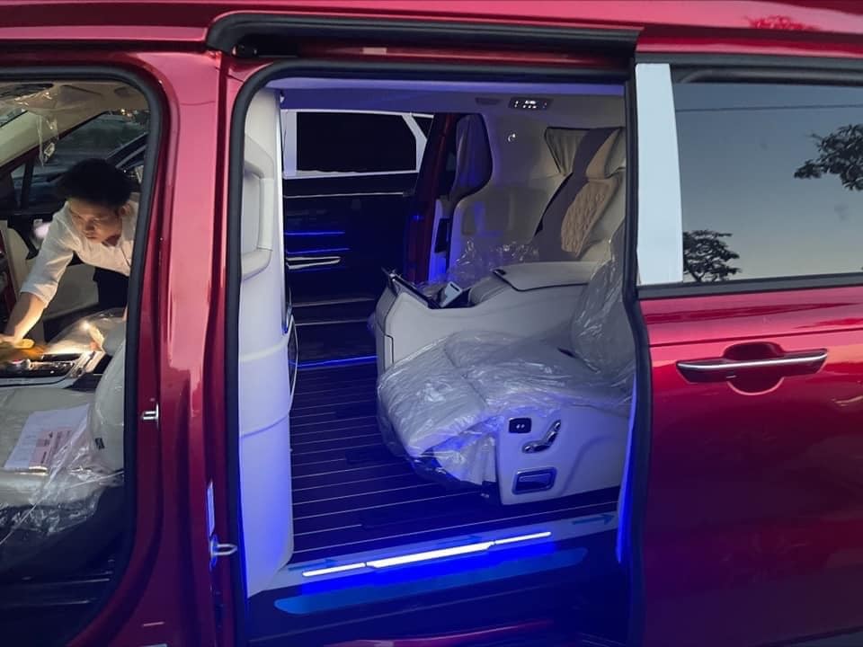 Cận cảnh Kia Carnival Royal với 2 chỗ ngồi hạng thương gia Cận cảnh Kia Carnival Royal với 2 chỗ ngồi hạng thương gia