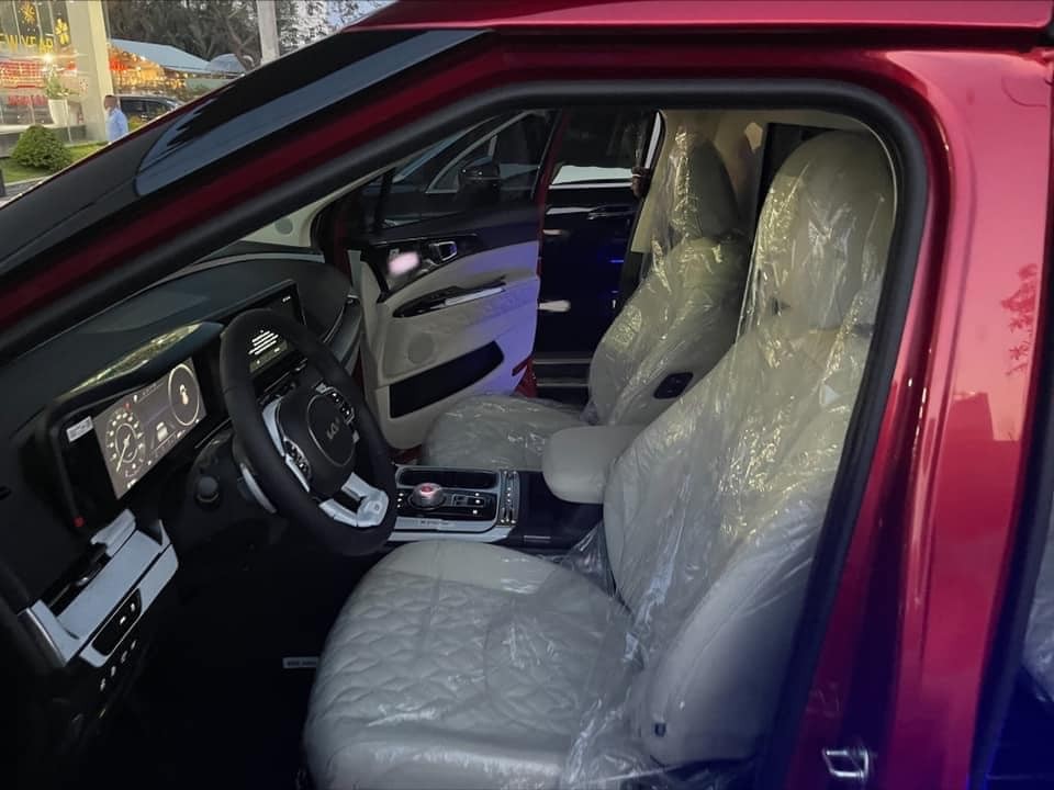 Cận cảnh Kia Carnival Royal với 2 chỗ ngồi hạng thương gia Cận cảnh Kia Carnival Royal với 2 chỗ ngồi hạng thương gia