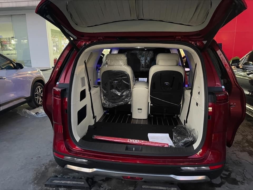 Cận cảnh Kia Carnival Royal với 2 chỗ ngồi hạng thương gia Cận cảnh Kia Carnival Royal với 2 chỗ ngồi hạng thương gia