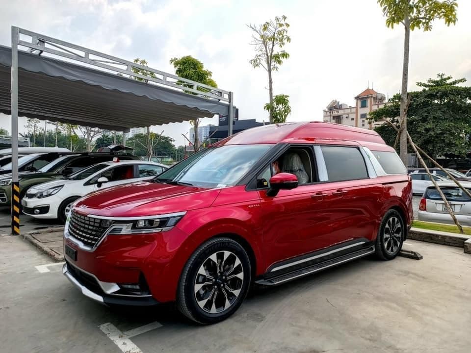 Cận cảnh Kia Carnival Royal với 2 chỗ ngồi hạng thương gia Cận cảnh Kia Carnival Royal với 2 chỗ ngồi hạng thương gia