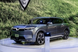 Giá xe VinFast tại Canada: VF8 tương đương 930 triệu đồng, VF9 tương đương 1,265 tỷ đồng