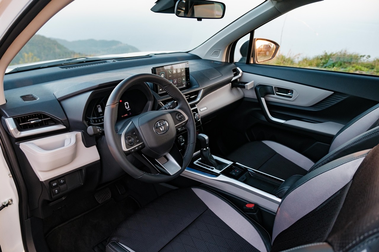 Hình chi tiết Toyota Veloz Cross Top giá 688 triệu đồng Hình chi tiết Toyota Veloz Cross Top giá 688 triệu đồng