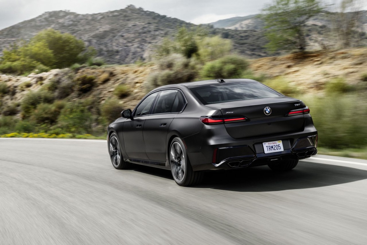 BMW 7-Series 2023 ra mắt, thay đổi toàn diện từ trong ra ngoài BMW 7-Series 2023 ra mắt, thay đổi toàn diện từ trong ra ngoài