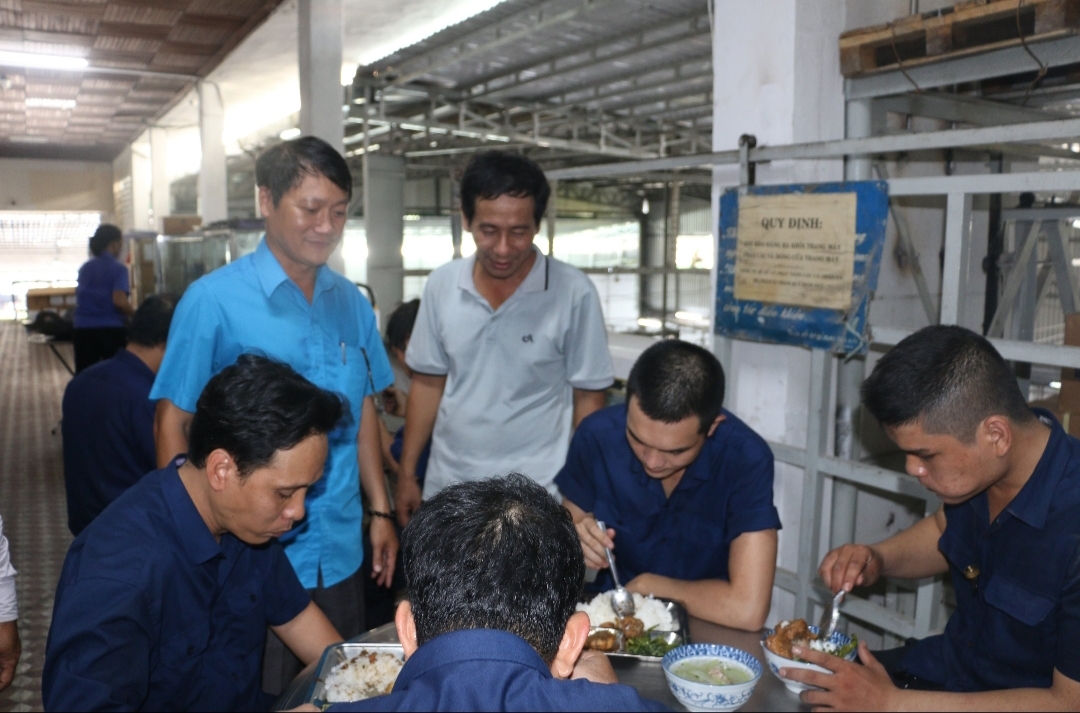 Khánh Hòa: Nâng cao chất lượng bữa ăn ca cho người lao động khanh hoa nang cao chat luong bua an ca cho nguoi lao dong