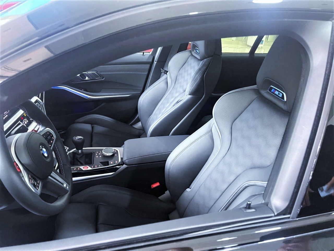 BMW M3 2022 đầu tiên về Việt Nam sử dụng hộp số sàn