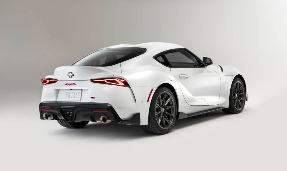 Toyota GR Supra 2023 có thêm phiên bản số sàn