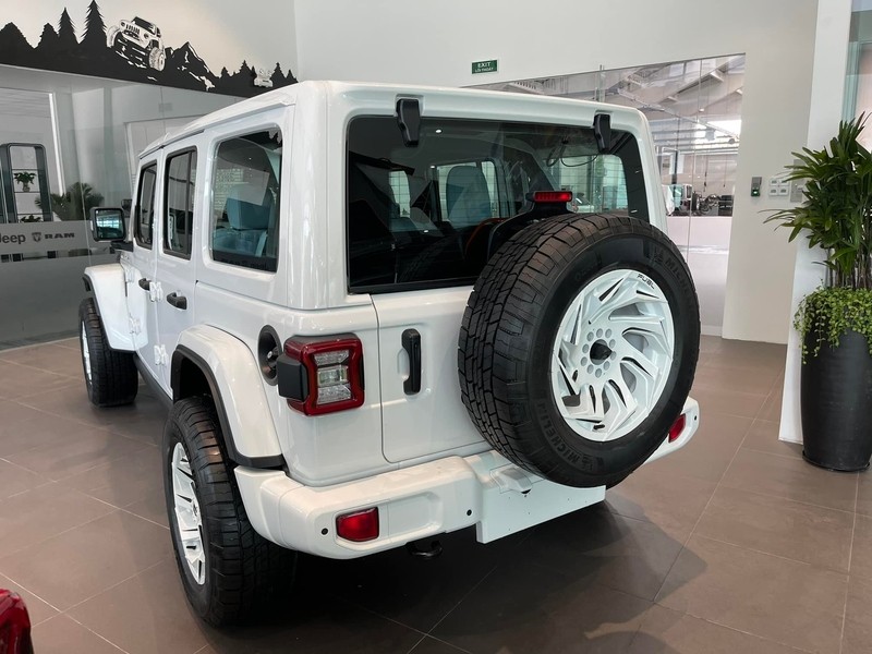 Jeep Wrangler Islander chính hãng có giá hơn 3,3 tỷ đồng