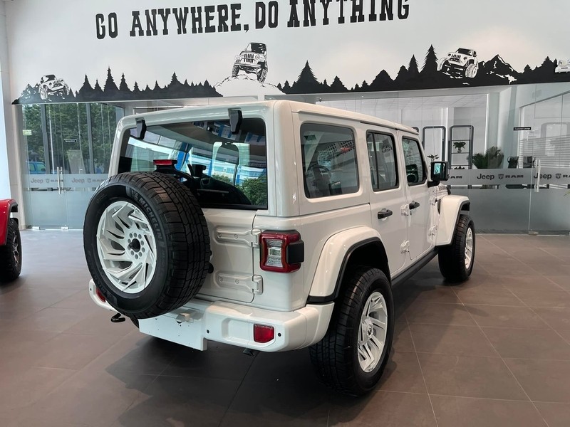 Jeep Wrangler Islander chính hãng có giá hơn 3,3 tỷ đồng