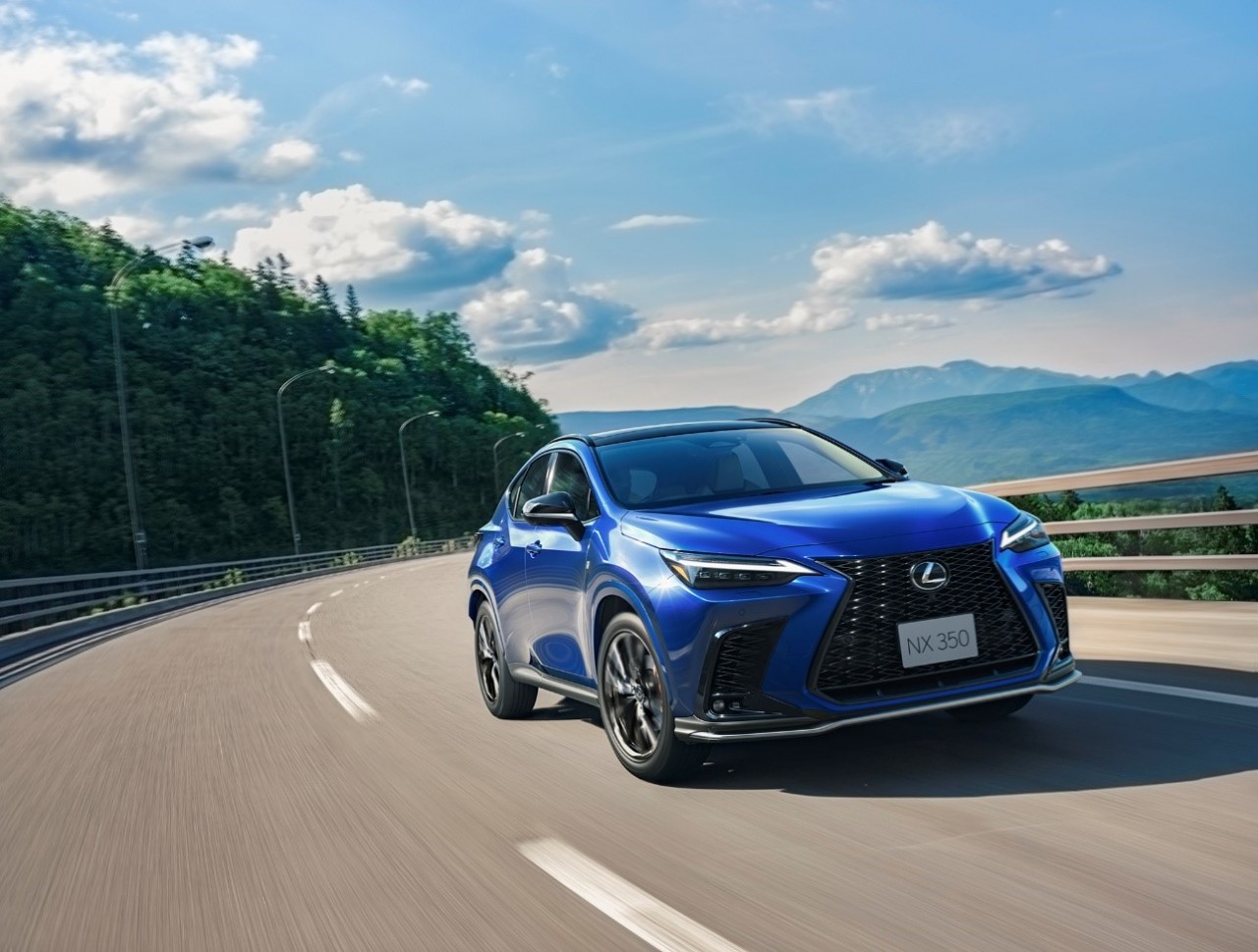 Lexus NX350h - Cỗ máy "độc đáo" dành cho người tiên phong Lexus NX350h - Cỗ máy "độc đáo" dành cho người tiên phong