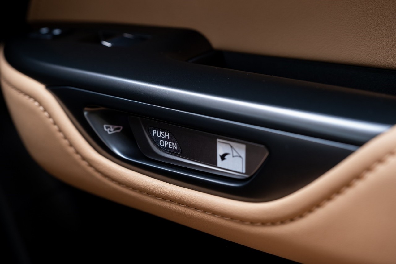 Lexus NX350h - Cỗ máy "độc đáo" dành cho người tiên phong Lexus NX350h - Cỗ máy "độc đáo" dành cho người tiên phong