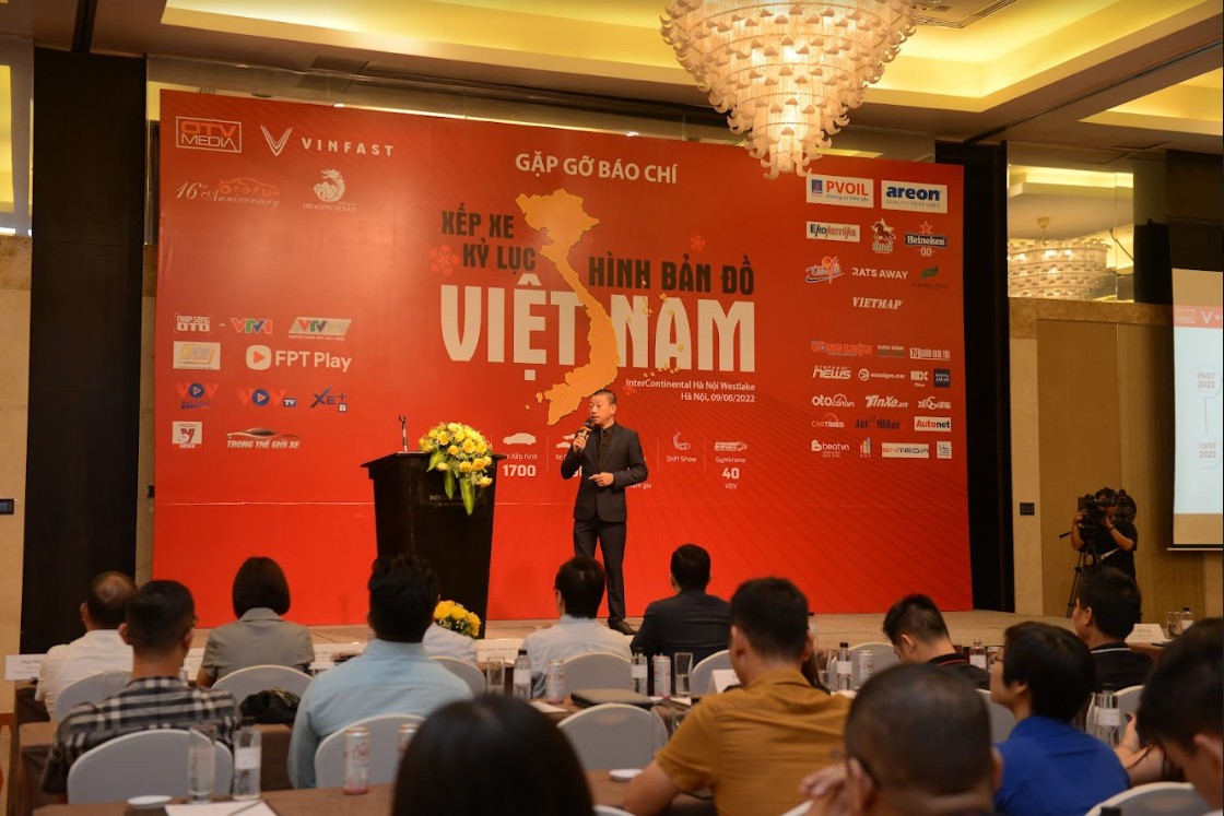 Ban Tổ chức chương trình Xếp xe kỷ lục hình bản đồ Việt Nam giải đáp thắc mắc