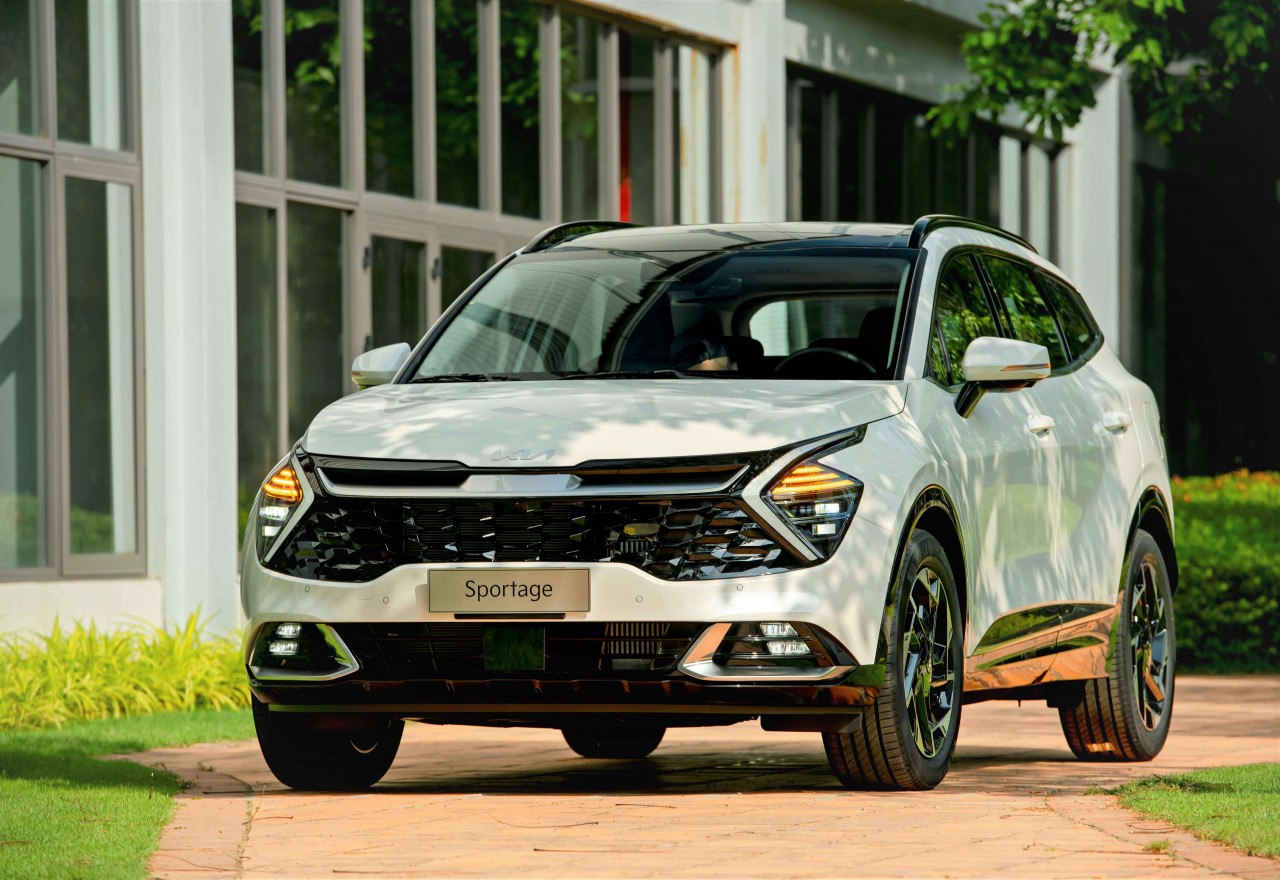 Kia Sportage hoàn toàn mới giá từ 899 triệu đồng Kia Sportage hoàn toàn mới giá từ 899 triệu đồng