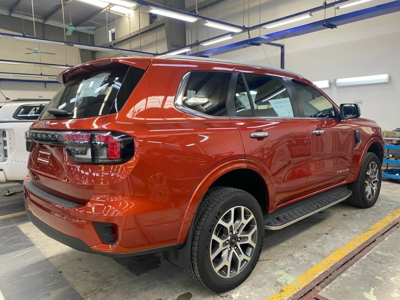 Bắt gặp Ford Everest 2023 phiên bản Sport và Titanium tại đại lý Bắt gặp Ford Everest 2023 phiên bản Sport và Titanium tại đại lý