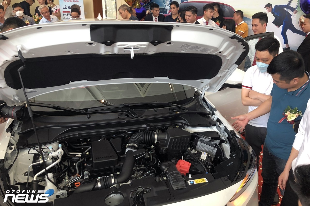 Nhiều khách hàng đặt mua Honda HR-V ngay lần đầu tiên xem trực tiếp