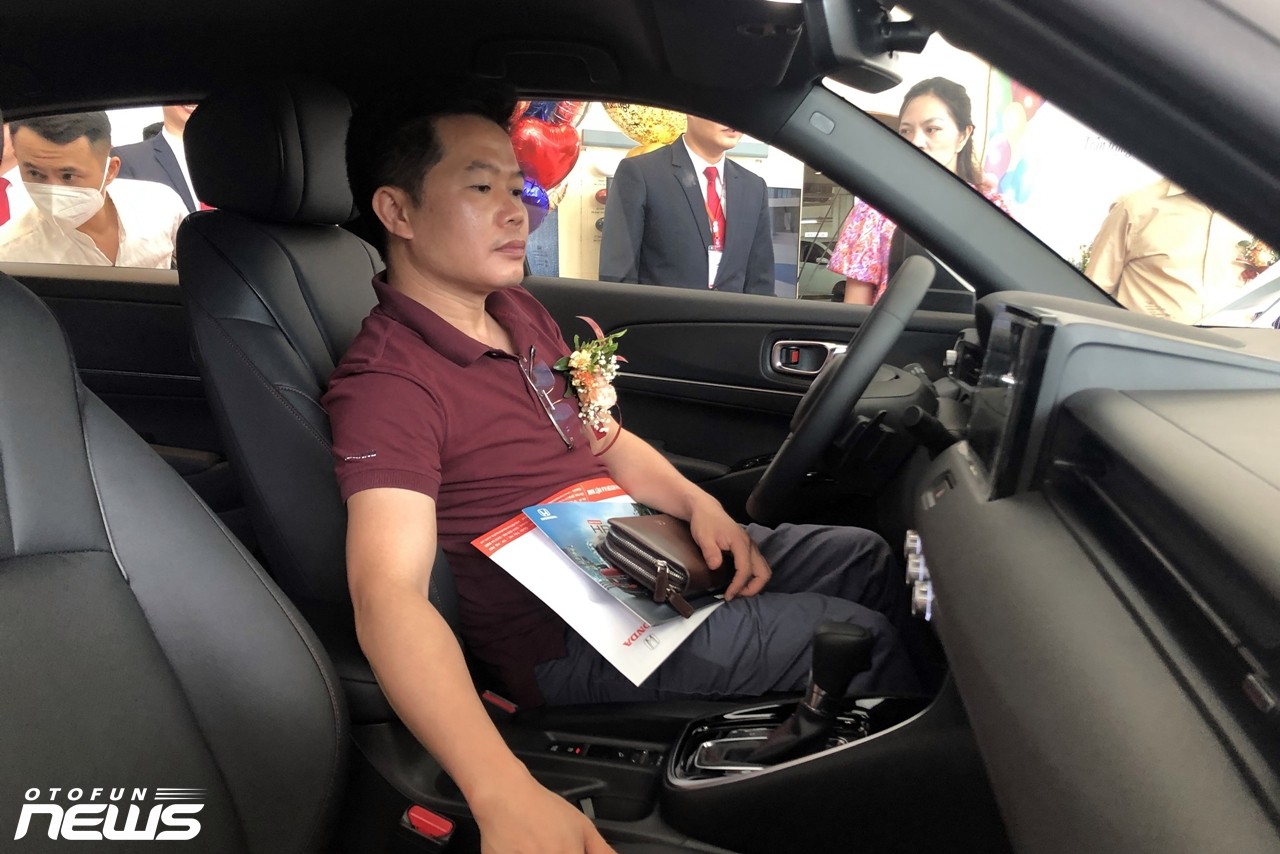 Nhiều khách hàng đặt mua Honda HR-V ngay lần đầu tiên xem trực tiếp
