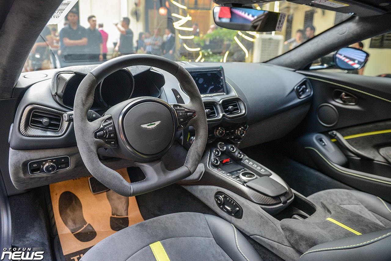 Bộ đôi hàng 'độc' Aston Martin Vantage F1 Edition và DB11 V8 Coupe ra mắt tại Việt Nam Bộ đôi hàng 'độc' Aston Martin Vantage F1 Edition và DB11 V8 Coupe ra mắt tại Việt Nam