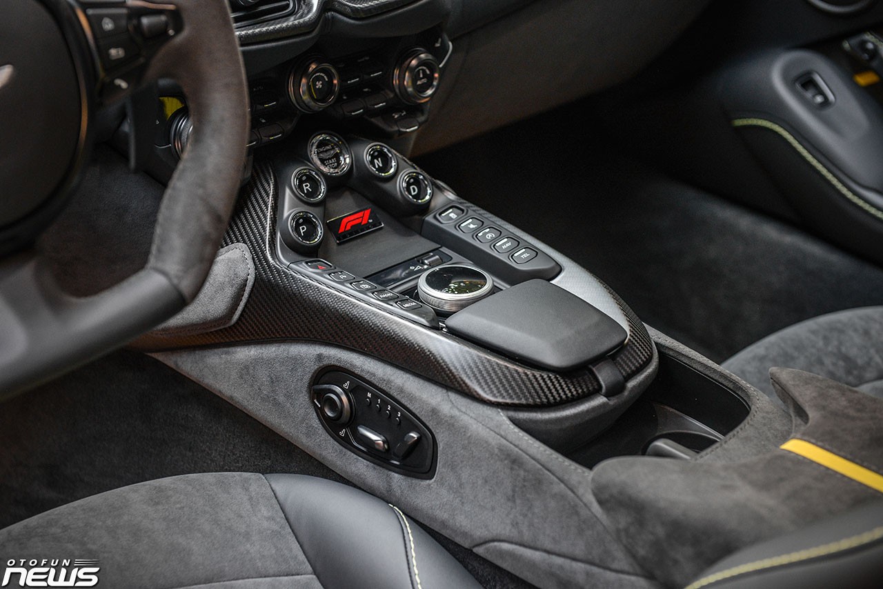 Bộ đôi hàng 'độc' Aston Martin Vantage F1 Edition và DB11 V8 Coupe ra mắt tại Việt Nam Bộ đôi hàng 'độc' Aston Martin Vantage F1 Edition và DB11 V8 Coupe ra mắt tại Việt Nam