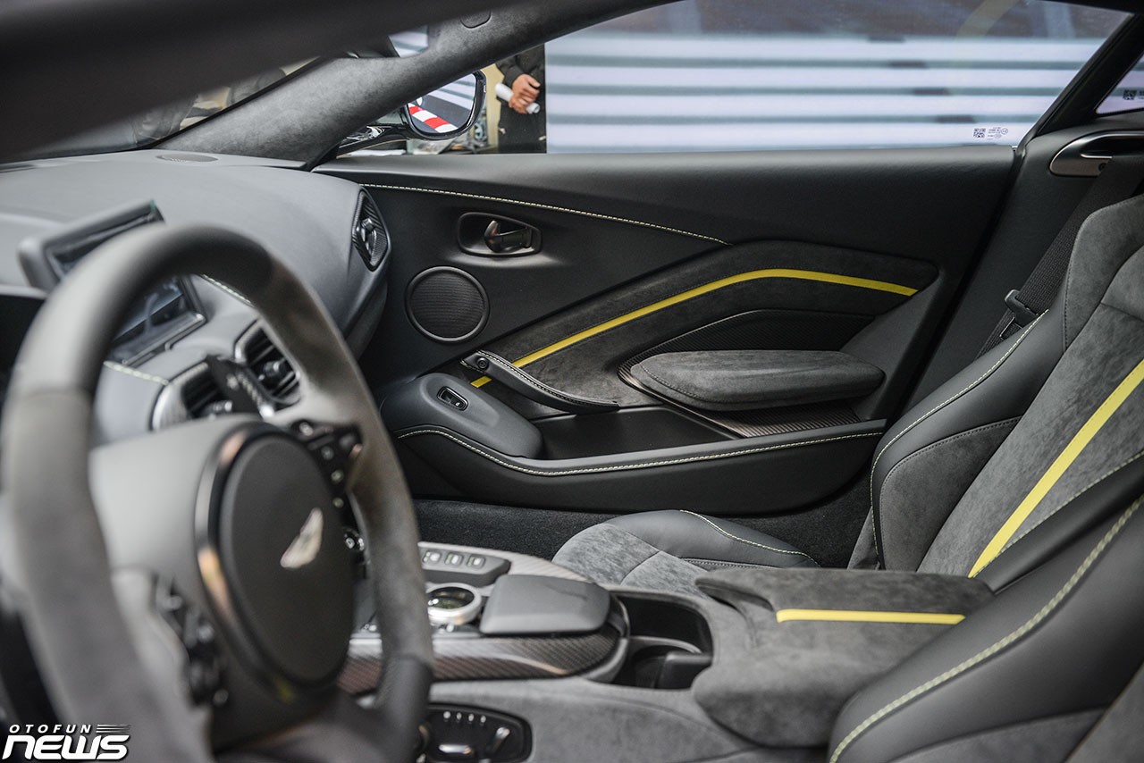 Bộ đôi hàng 'độc' Aston Martin Vantage F1 Edition và DB11 V8 Coupe ra mắt tại Việt Nam Bộ đôi hàng 'độc' Aston Martin Vantage F1 Edition và DB11 V8 Coupe ra mắt tại Việt Nam