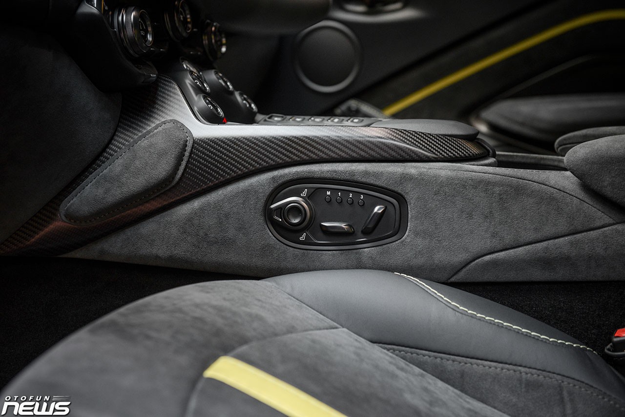 Bộ đôi hàng 'độc' Aston Martin Vantage F1 Edition và DB11 V8 Coupe ra mắt tại Việt Nam Bộ đôi hàng 'độc' Aston Martin Vantage F1 Edition và DB11 V8 Coupe ra mắt tại Việt Nam