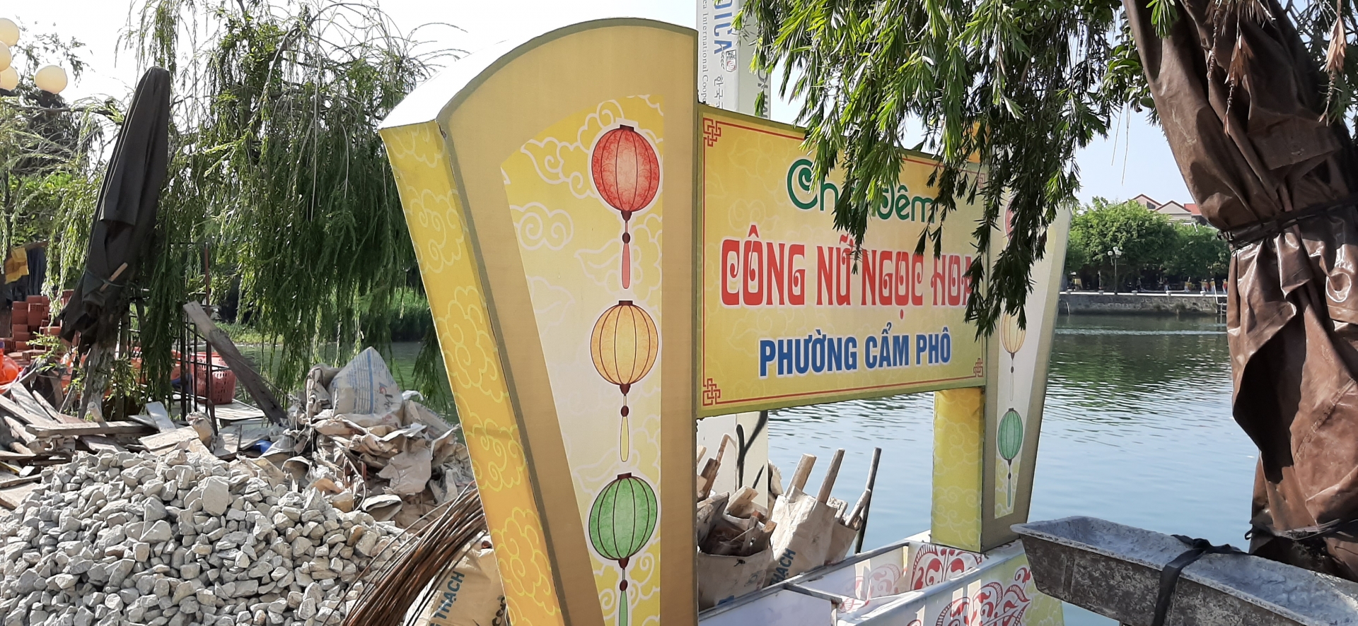 Ô nhiễm môi trường đâu chỉ mỗi Chùa Cầu mà còn cả xung quanh! o nhiem moi truong dau chi moi chua cau ma con ca xung quanh