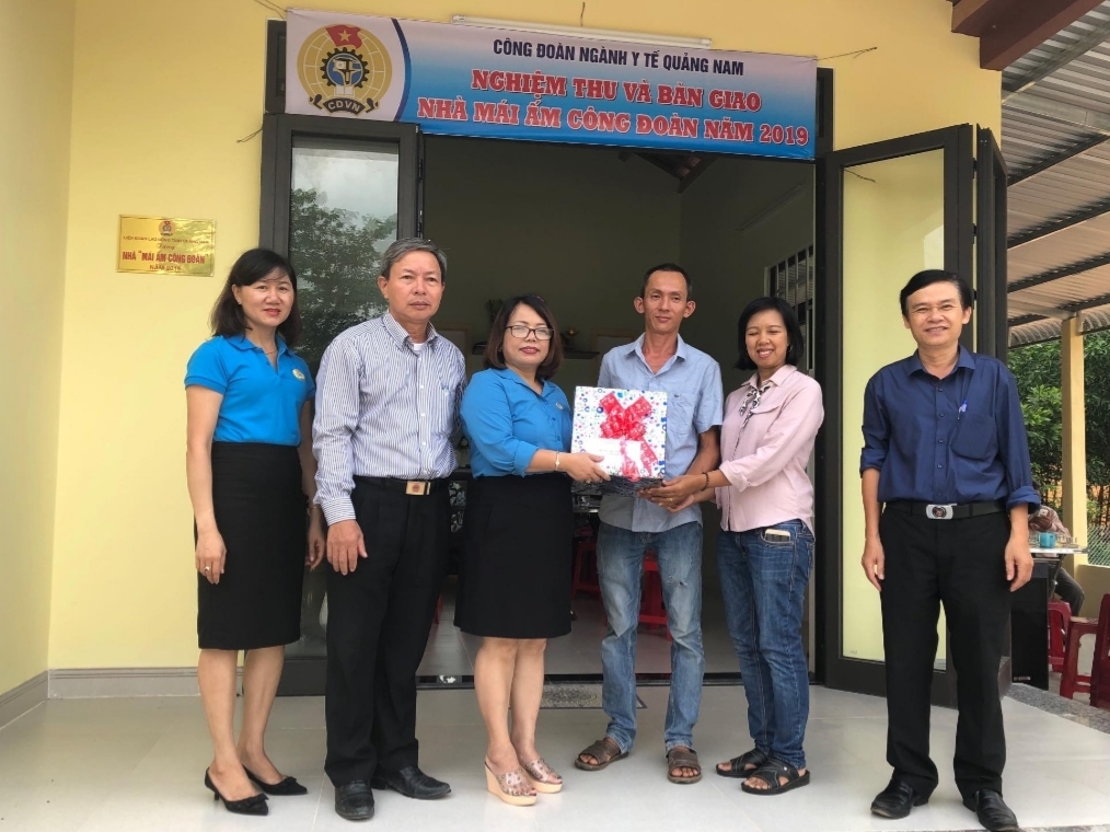 Cấp dưới mến, cấp trên tin tạo nên động lực hoàn thành nhiệm vụ cap duoi men cap tren tin tao nen dong luc hoan thanh nhiem vu