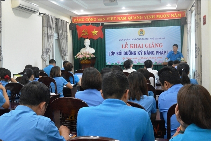 Tăng cường công tác tuyên truyền pháp luật cho công nhân lao động tang cuong cong tac tuyen truyen phap luat cho cong nhan lao dong