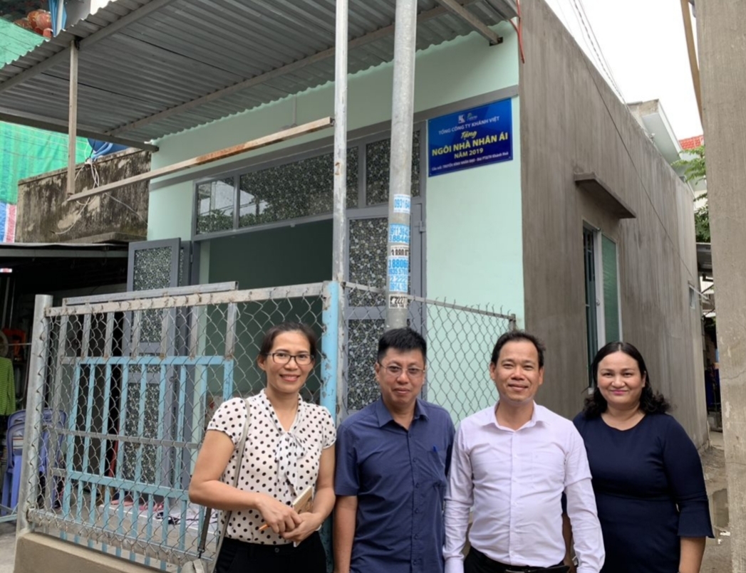 Tặng “Ngôi nhà nhân ái” cho hộ nghèo xã Vĩnh Lương, huyện Vạn Ninh tang ngoi nha nhan ai cho ho ngheo xa vinh luong huyen van ninh