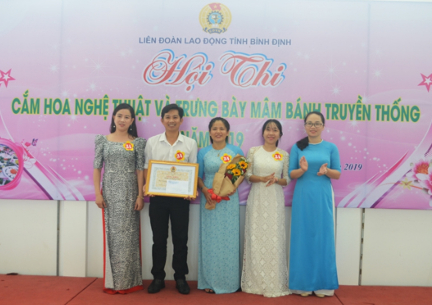 hoi thi cam hoa nghe thuat va bay mam banh truyen thong