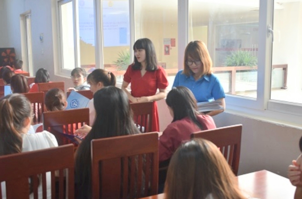 phoi hop bhxh tinh to chuc tuyen truyen doi thoai ve luat bhxh luat bhyt