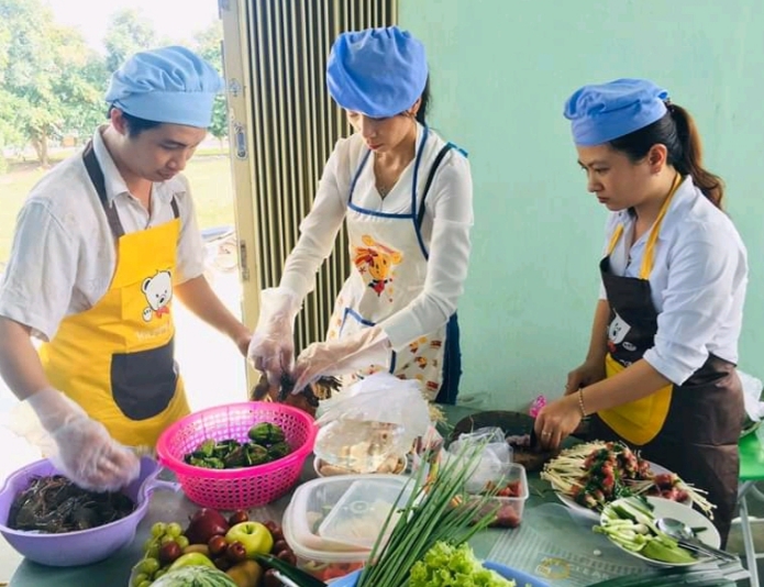 soi noi hoi thi nau an voi chu de mam com cuoi tuan